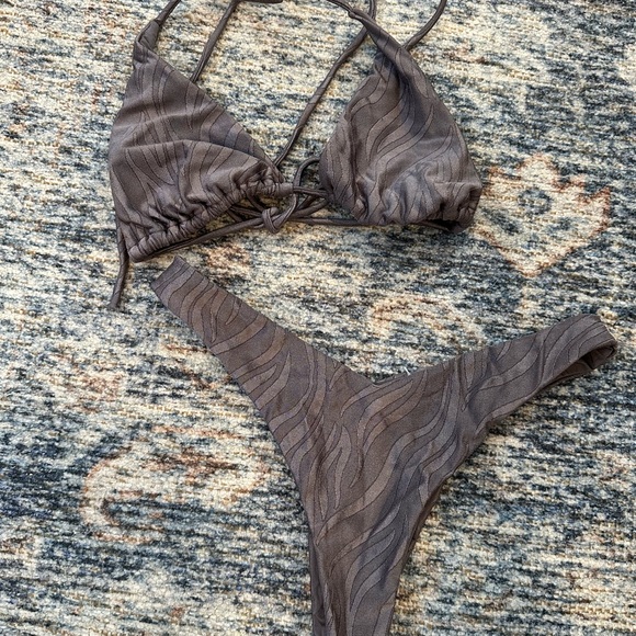 RVCA tonal zebra cheeky bottoms - Picture 3 of 3